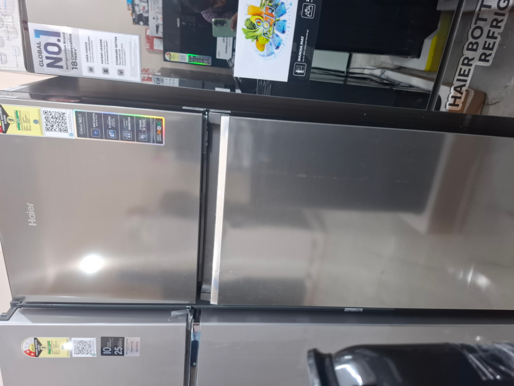 Haier 2 Star Double Door Refrigerator (260L, Steel)