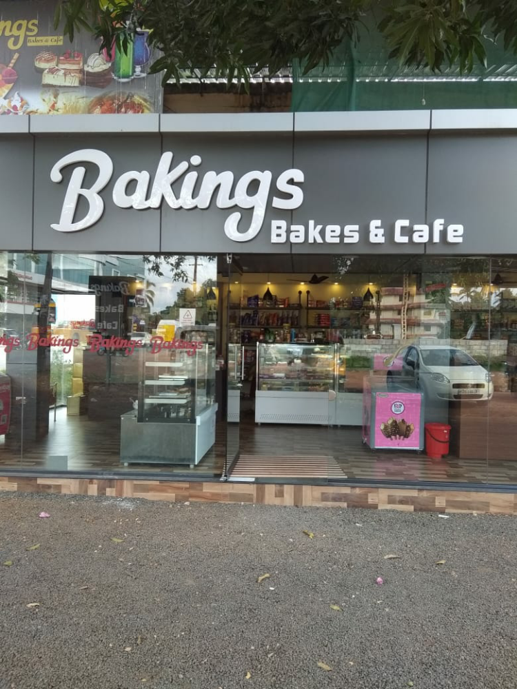 Bakings backs cafe