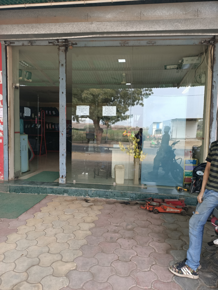 Manga traders barwani