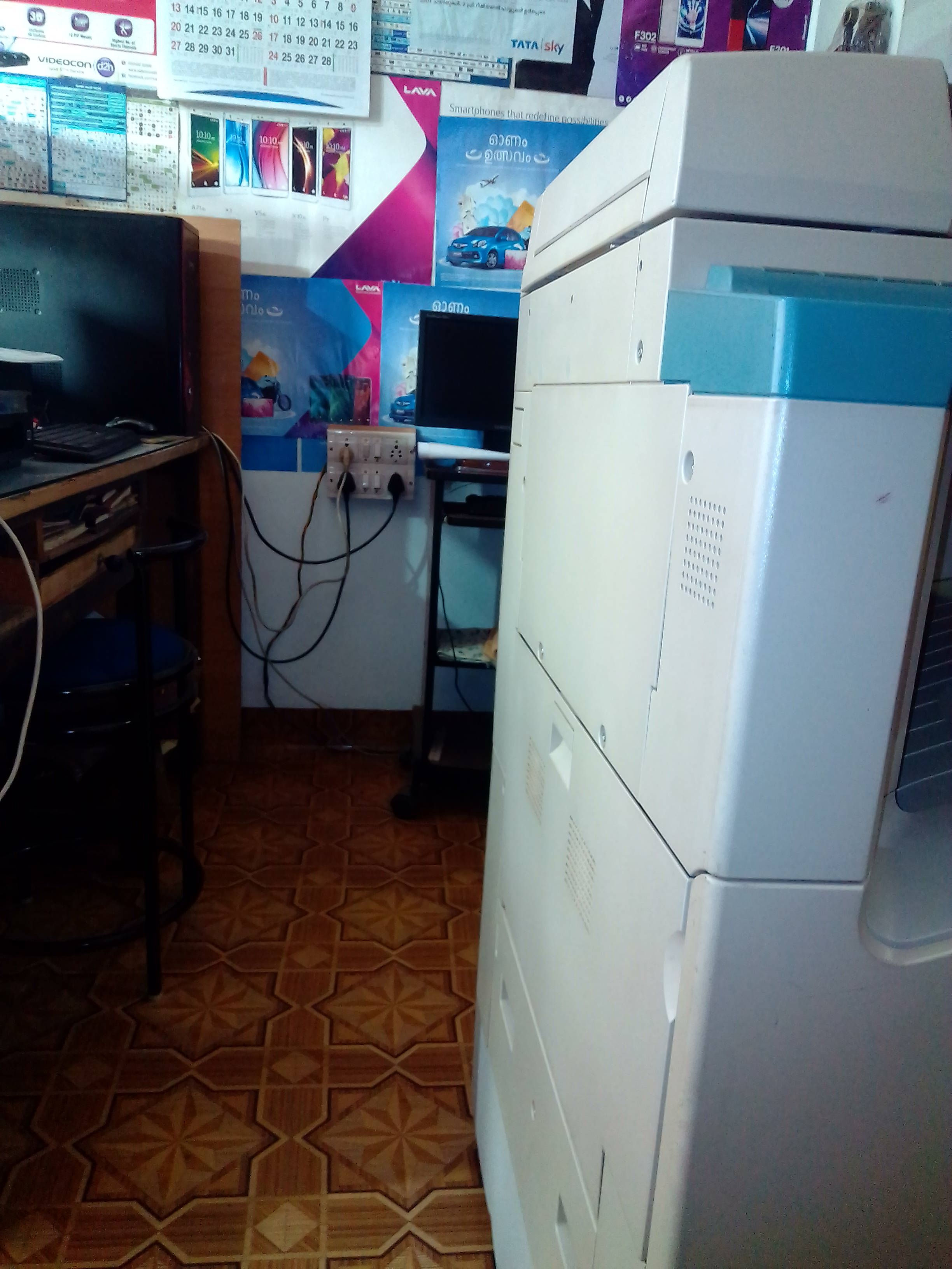 Sun electronics mobiles and internet cafe