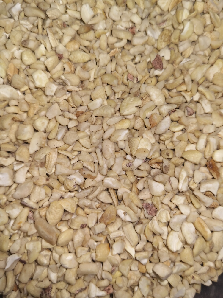 Broken Baby Cashew Nuts