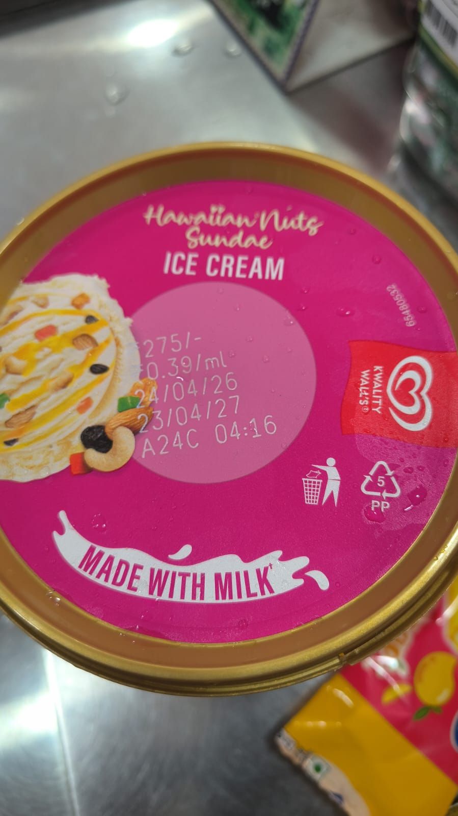 Kwality Wall's Sundae Ice Cream Tub - Hawaiian Nuts, 700ml