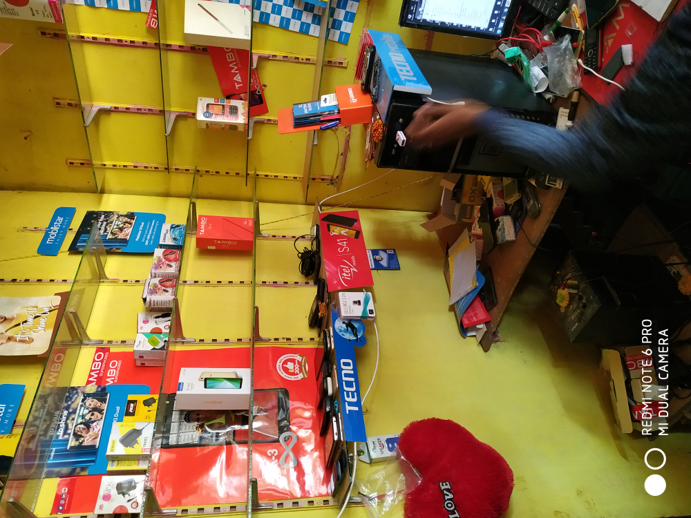 S R MOBILE WORLD